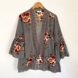 ENTRO Size M Open Front Loose Cardigan Lace Crochet Bell Sleeves Gray Floral